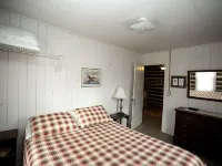 Historic one bedroom log cabin 雷克路爾酒店
