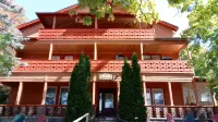 Awesome mountain view with private patio, Fantastic location right on Main St.