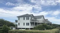 Spacious home, heated Priv saltwater pool, cabana, volley ball, game room, views