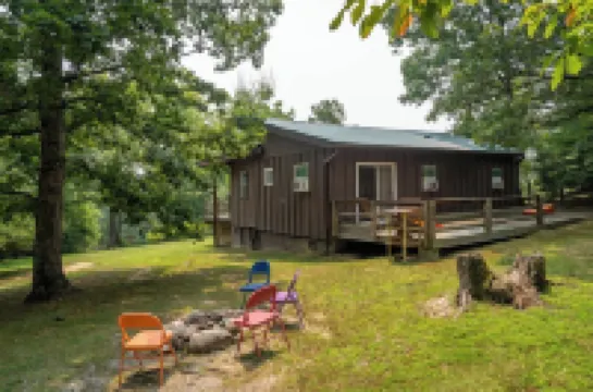 Discover serenity in our 3-bedroom cabin, 20 minutes from stunning Luray Caverns