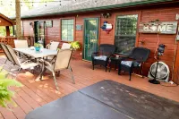 POPULAR Cozy Lake Texoma Cabin with Hot Tub - 1/2 Mile to Lake, Pet Friendly