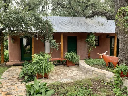 Hudson Bend Casa at Lake Travis Owned by famous chef Отели в г. Гудзон Бенд