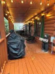 3/2 Log Cabin with year round rushing creek. Hot tub, wifi, A/C, arcade game. - 3-Star