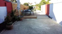 HOUSE with garden in Cherbourg en Cotentin, 10 minutes from the sea, 9 p, free wifi