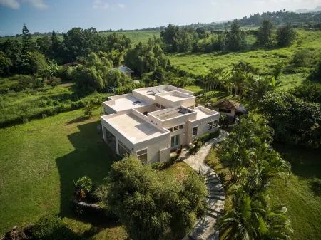 Island Sunset Villa: Your Maui Escape with Ocean & Stunning Sunsets Views