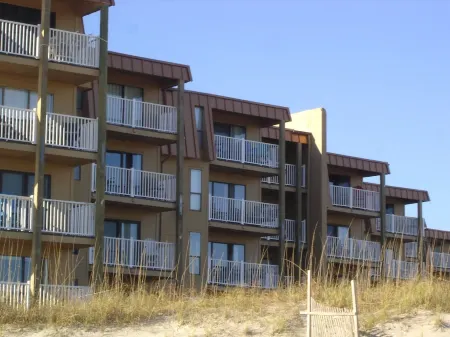 Monthly rates for winter on this Updated Topsail Dunes Oceanfront Condo Отели в г. Стамп Саунд
