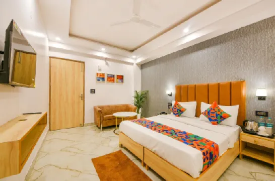 FabHotel Tree House – Nr Yashobhoomi Convention Centre Hotels near Tomb of Adham Khan