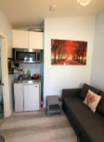 Elegant charming unit close to everything