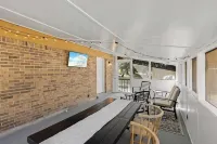 Pet friendly 5 mins to beach & Parris Island