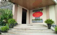 Raya Resort Hotel Mojoroto 호텔