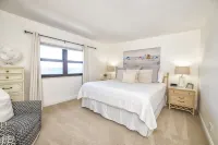 Respite by the Sea The Islander, King Bed, Oceanfront Condo, Pool, Tennis,Cabana