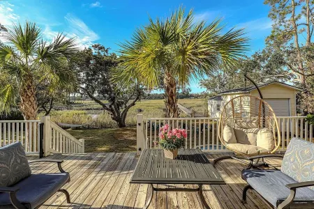 Dockside Dreamhouse - Coast into Relaxation!