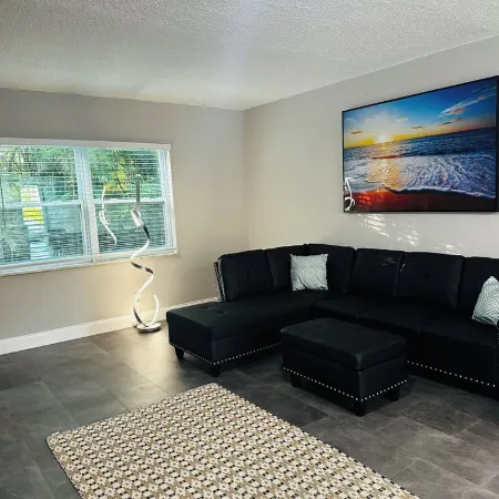 Charming 2-bedroom apartment with AC, WiFi in pleasant Delray Beach