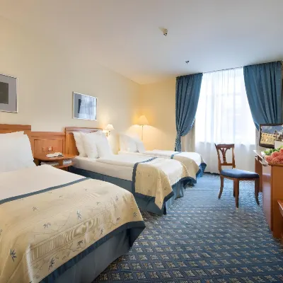 Ramada by Wyndham Prague City Centre Hotel berhampiran Loreta