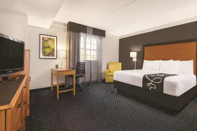 Super 8 by Wyndham The Woodlands North Hotels in Shenandoah