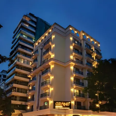Grand Residency Hotel & Serviced Apartments Отели рядом с достопримечательностью «Железнодорожный вокзал Дадар»