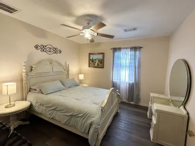 Cozy modern small town apartment pet and child friendly large parking 塞爾附近的飯店