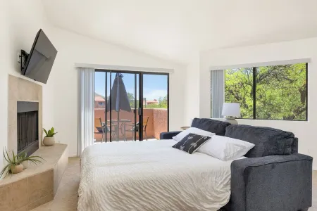 Charming one bedroom in a gated community near Sabino Canyon with heated pool.