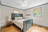 The Rabbit Hole - cozy retreat in downtown Travelers Rest.