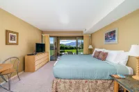 Wapato Point Halmalka Condo 512B Sleeps 8 by Outdoor Pool, Sandy Beach Amenities