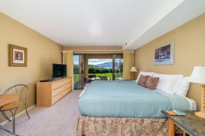 Wapato Point Halmalka Condo 512B Sleeps 8 by Outdoor Pool, Sandy Beach Amenities