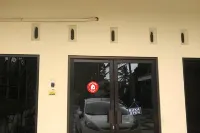 Homestay Mulia Syariah Borobudur Magelang Mitra RedDoorz Hotels in Mungkid