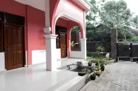 RedDoorz near Politeknik Negeri Lampung Hotel di Brantiraya