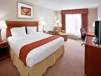 Holiday Inn Express & Suites Utica Hotel a Utica