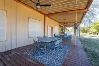 Friede's Hideaway - The perfect retreat with a private pond, hot tub & much more