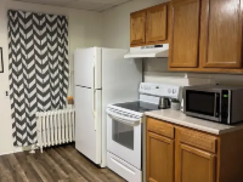 Charming 3-bedroom townhome with WiFi, in central location in Potsdam Village Hotels in Potsdam