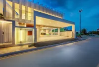 Shin Lalynn Pool Villa Hotels in Huai Kapi