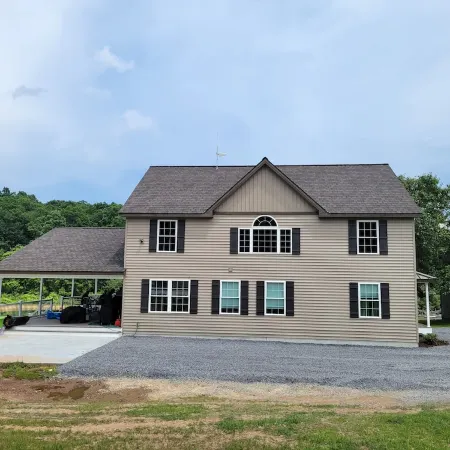 Family Getaway in Breezewood with AC and Wi-Fi