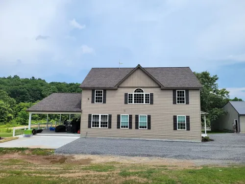 Family Getaway in Breezewood with AC and Wi-Fi