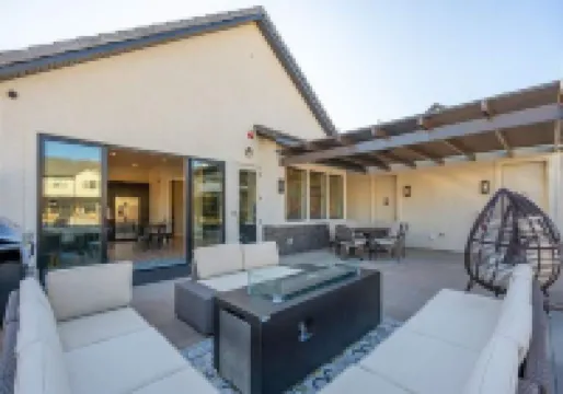 Beautiful Poolside Townhome at Ocotillo Springs in Santa Clara