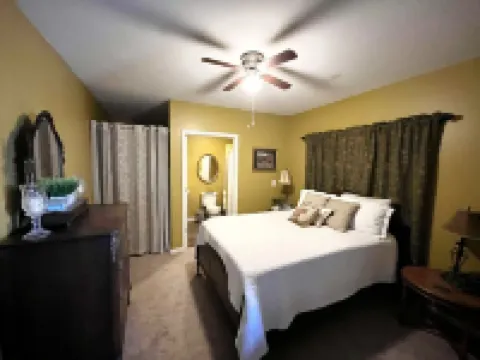 Lynchburg cottage across from Jack Daniels Barrel Houses, come smell the mash!!