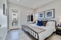 Panoramic View | 2bd/2BA | Sleeps 4 | Parking Available