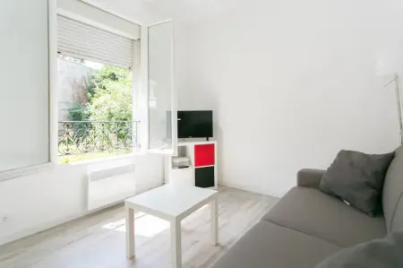 Great cosy studio minutes away from the metro! Отели рядом со станцией Ivry-sur-Seine railway station
