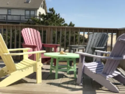Delightful Oceanside Home Steps to Tranquil Beach: Soak up the Sun and Seabreeze