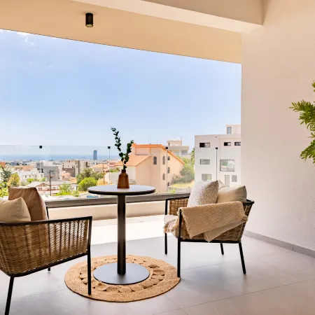Sanders Eduardovich - Lovely 2-Bdr with Balcony