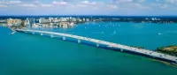 Siesta Key Condo- walk to beautiful beaches, ride a free trolley around the key