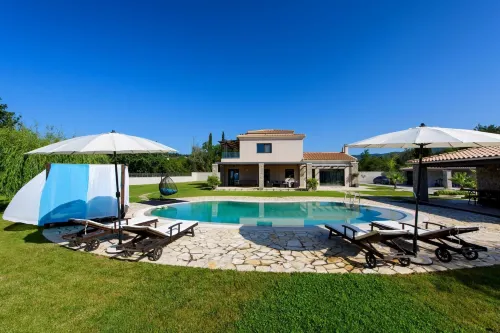 Villa Black White Dassia - Pools