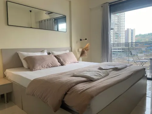 Hamlet by Daily Stays - Condos