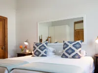 Loddeys Guesthouse Hotels near Koop Sentrum