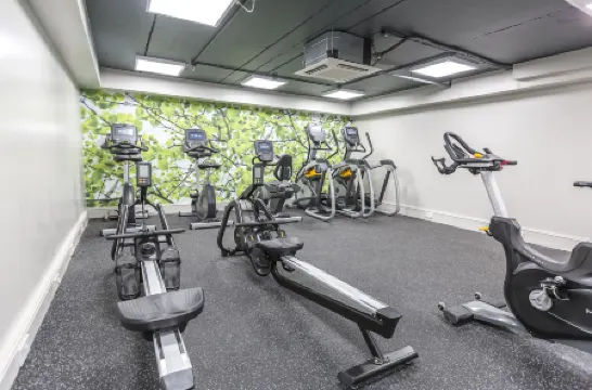 赫爾利頓湖酒店