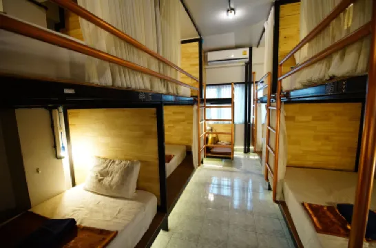 Sleep Owl Hostel Hotels near Don Mueang International Airport