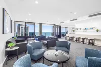 Holiday Holiday Circle on Cavill Apartments