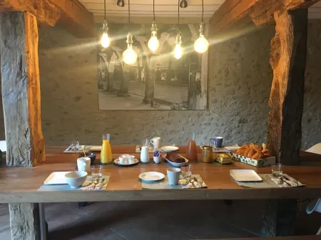 Chambres d'Hotes Ambroisie Отели в г. Шалабр