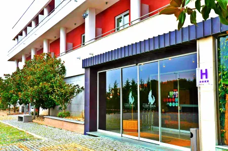 Hotel Lusitania Congress & Spa Отели в г. Кавадоде