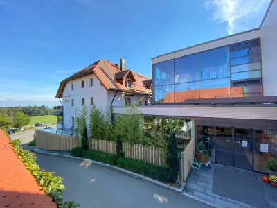 Berggasthof Höchsten Hotels in Roggenbeuren
