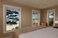 Looking Glass Beachfront Inn